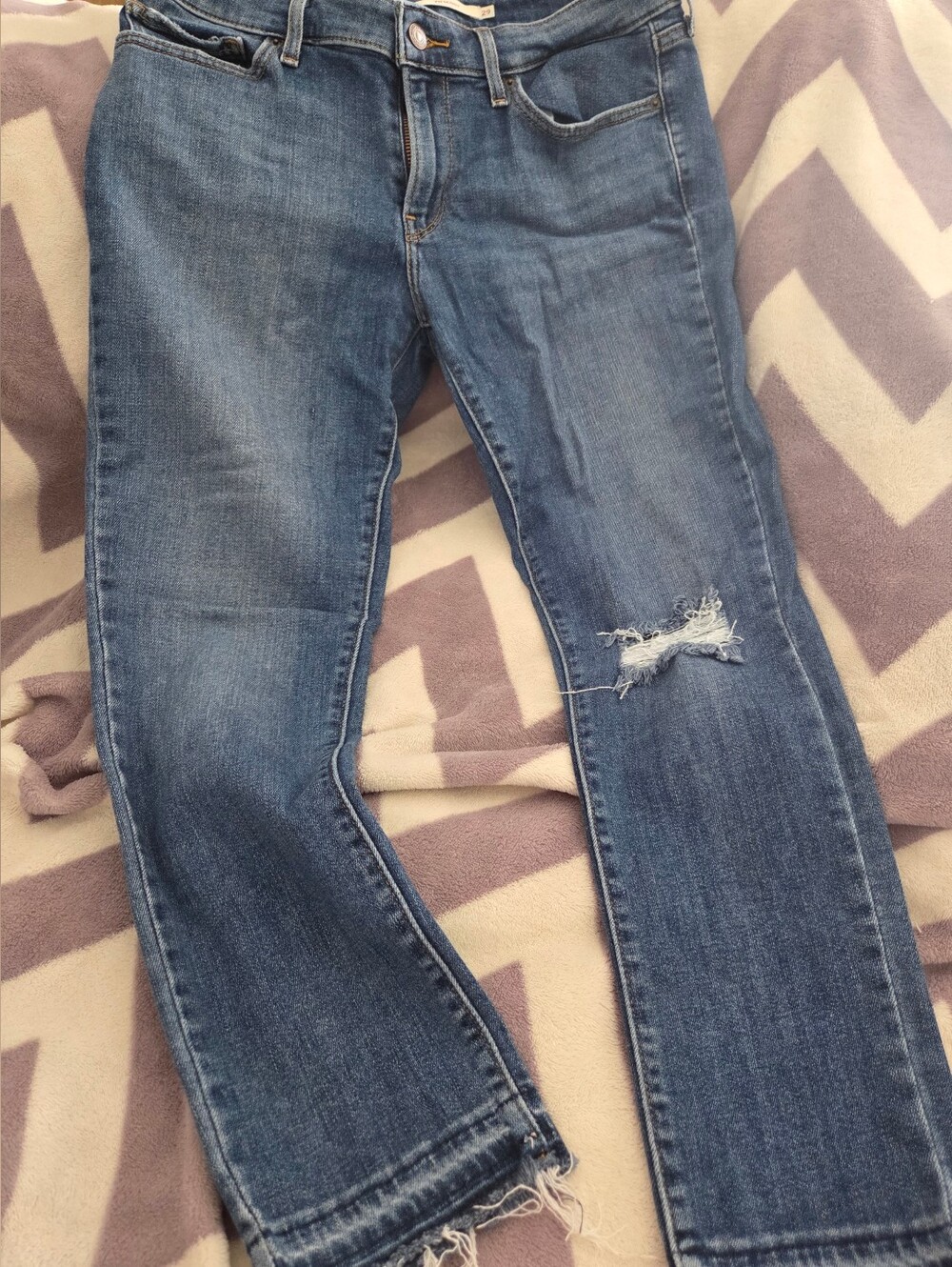 Women's Skinny Jeans in Washed Blue with Knee Distress